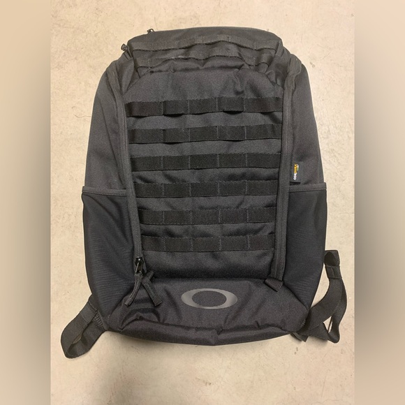 Oakley Urban Path RC 25L Backpack - Picture 1 of 10